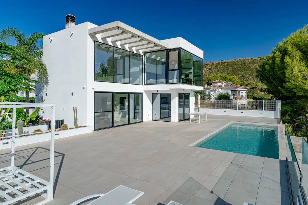 Villa de lujo en Benitachell: espacio y privacidad cerca de Moraira