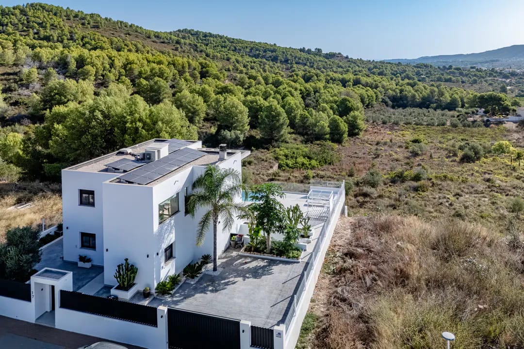 Villa de lujo en Benitachell: espacio y privacidad cerca de Moraira